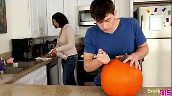 Halloween Pumpkin Fuck (Aubrey Sinclair) 